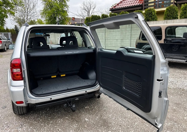 Toyota RAV4 cena 27900 przebieg: 199000, rok produkcji 2005 z Łask małe 301